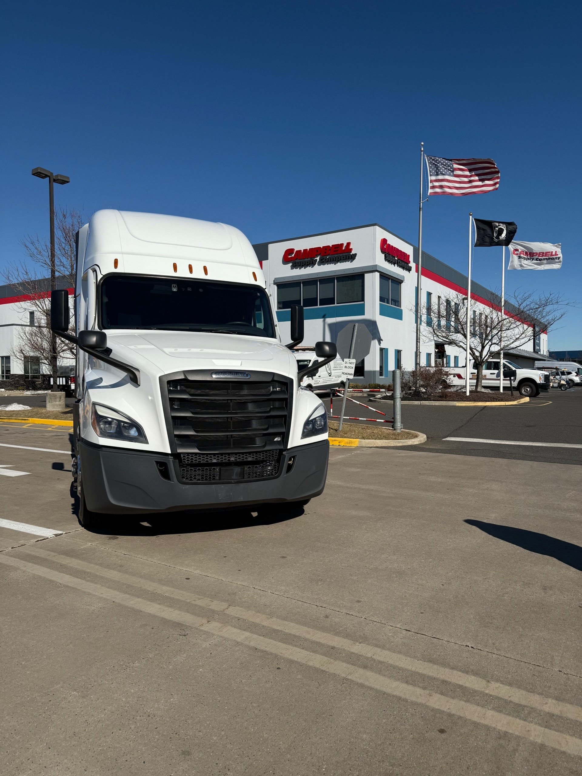 2022 FREIGHTLINER CASCADIA PT126S - image 1 of 6