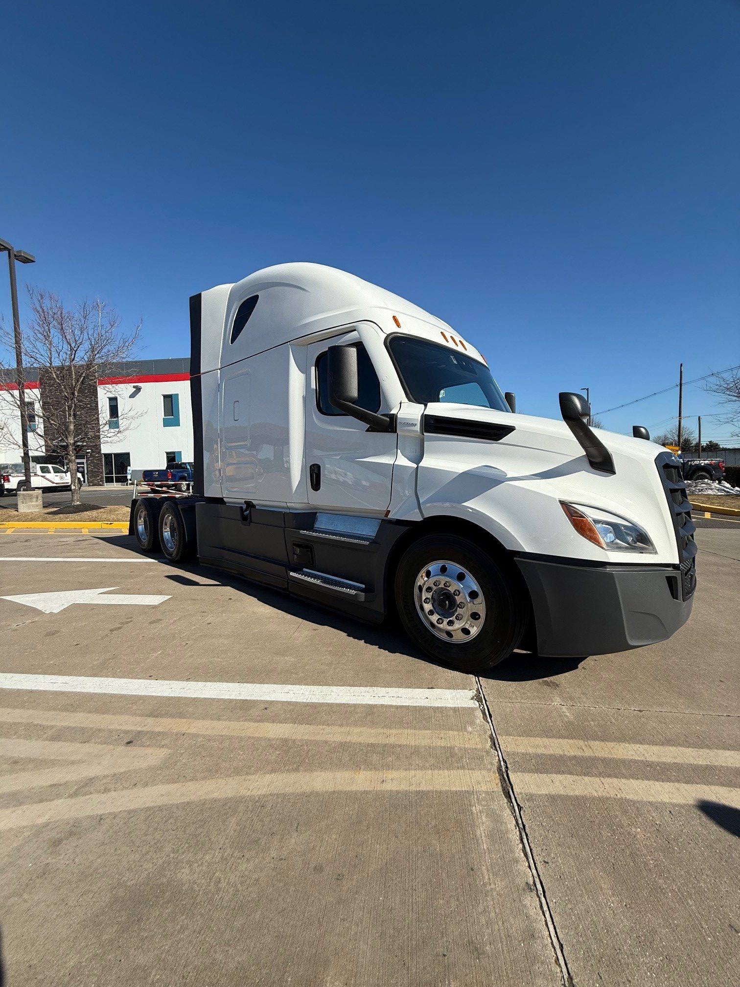 2022 FREIGHTLINER CASCADIA PT126S - image 2 of 6