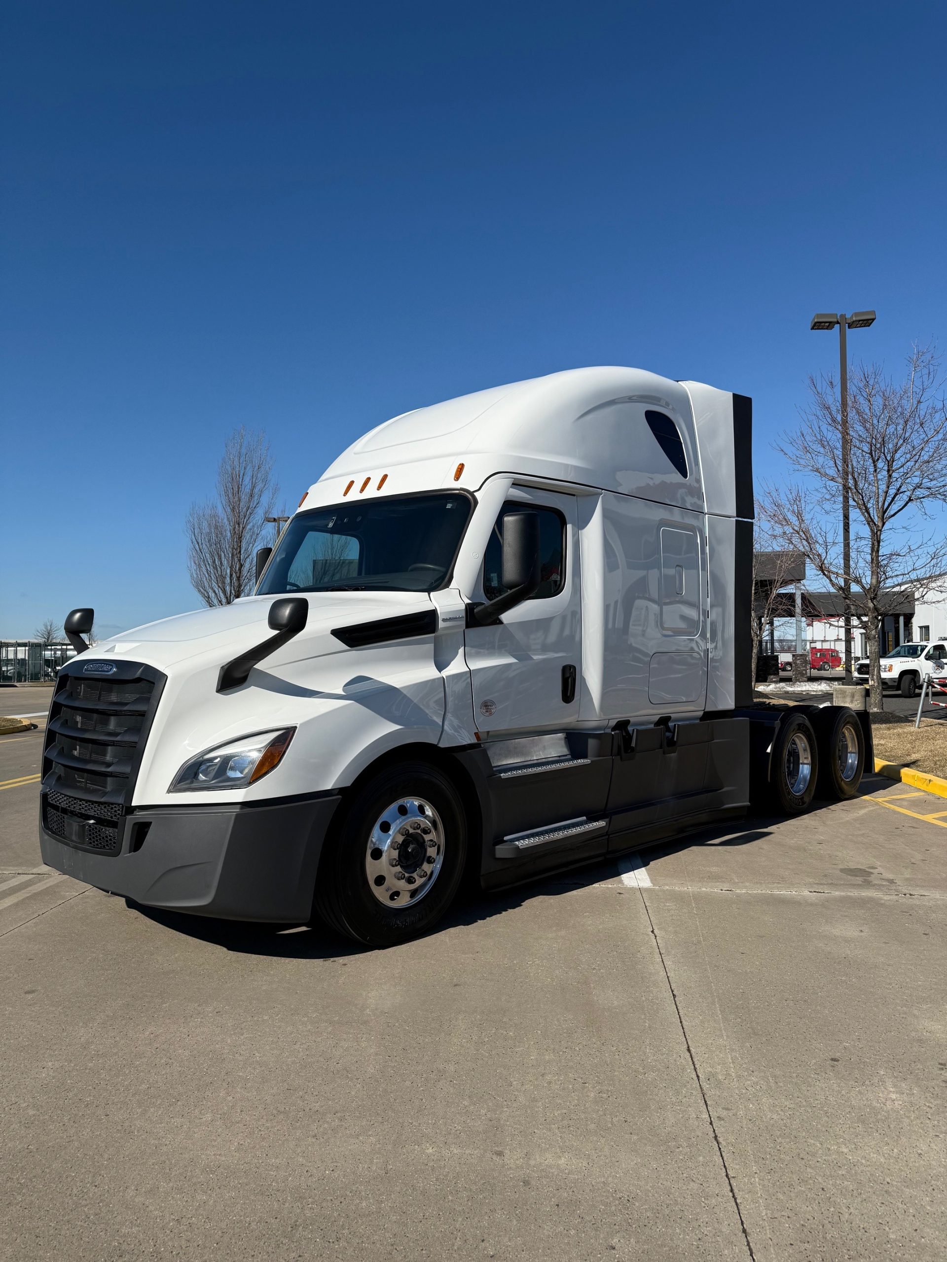 2022 FREIGHTLINER CASCADIA PT126S - image 3 of 6