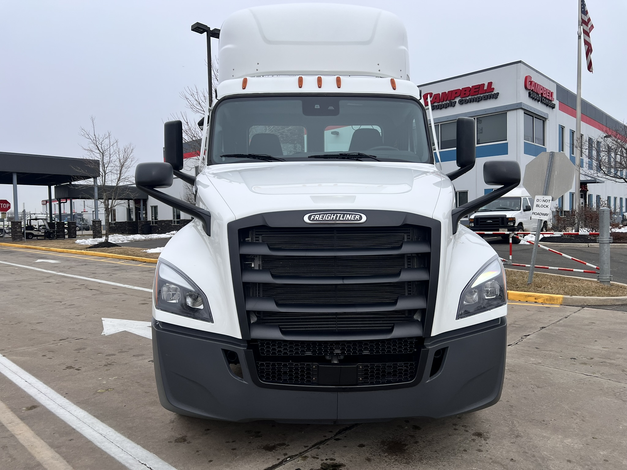 2025 FREIGHTLINER CASCADIA PT126D - image 1 of 6