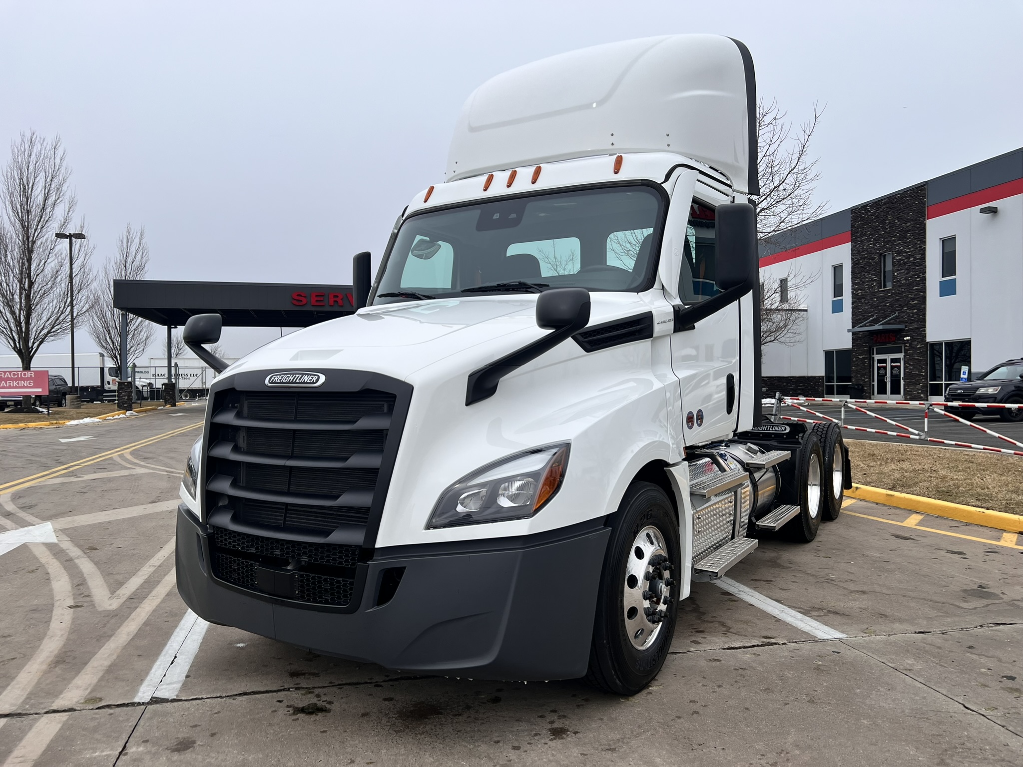 2025 FREIGHTLINER CASCADIA PT126D - image 2 of 6