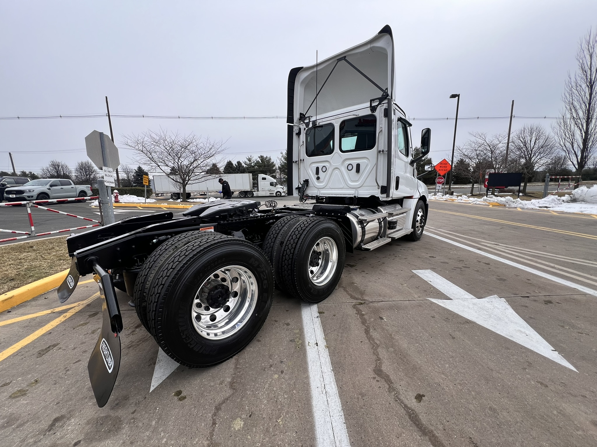 2025 FREIGHTLINER CASCADIA PT126D - image 6 of 6