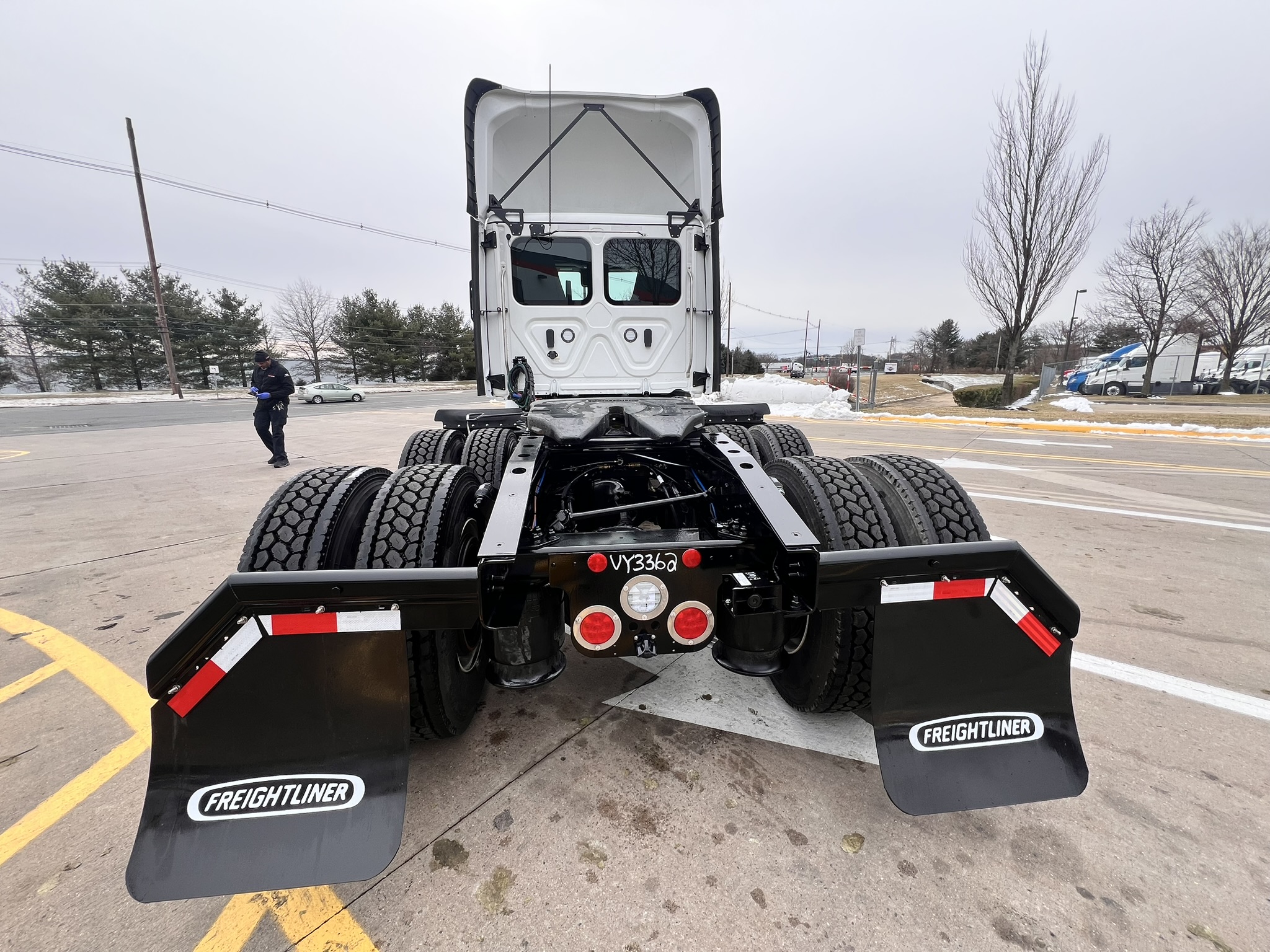 2025 FREIGHTLINER CASCADIA 126 - image 5 of 6