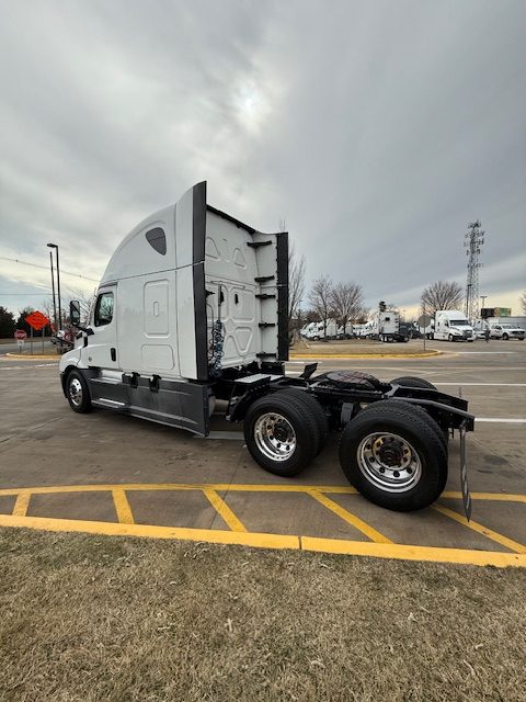 2023 Freightliner CASCADIA 126 - image 6 of 6