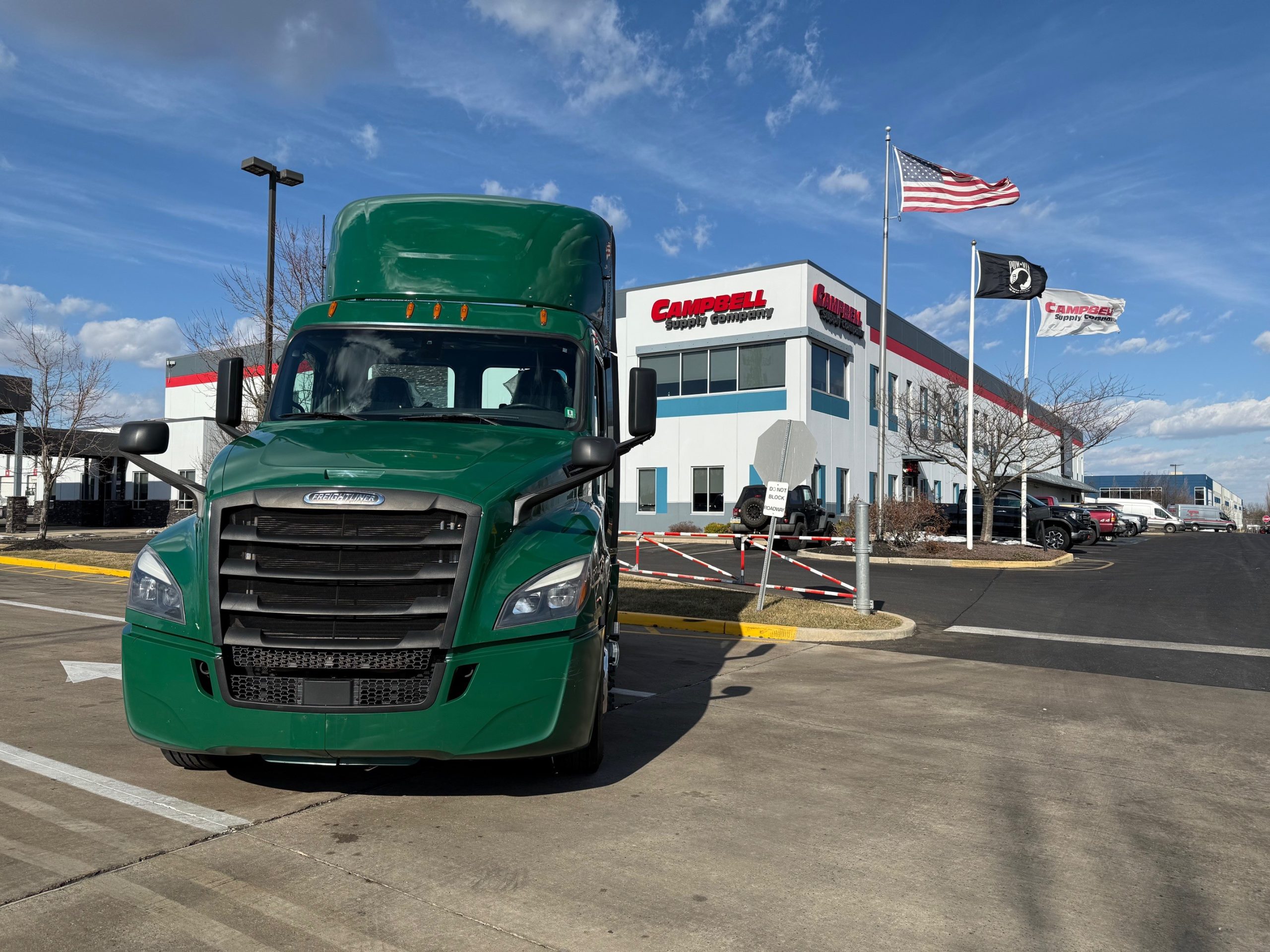 2020 Freightliner Cascadia PT126 - image 1 of 6